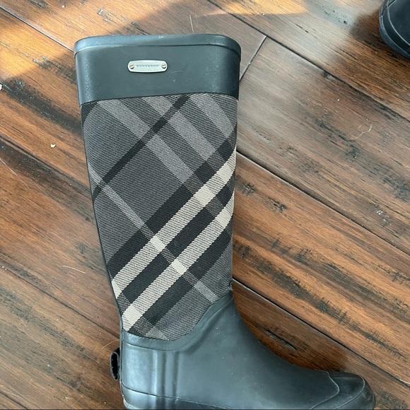 SOLD - Burberry Clemence Rain Boots Black & Grey 38 - Picture 11 of 15